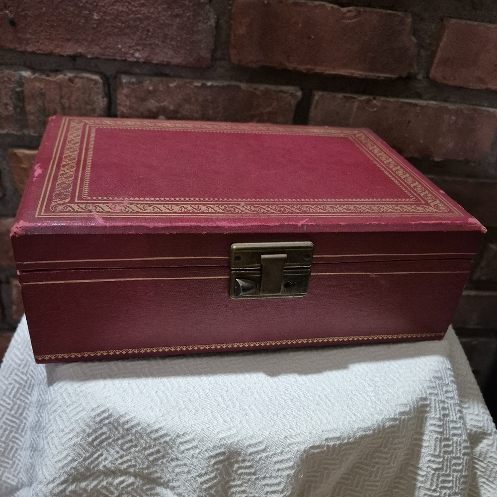Vintage Jewelry Box